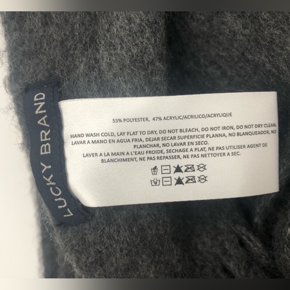 LUCKY BRAND large fringed gray scarf - Picture 3 of 3